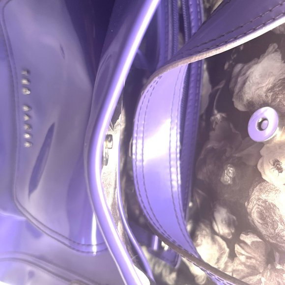 Ted Baker Lilac Patent Leather Handbag – Vintage 2000s – Excellent Condition - Picture 7 of 12